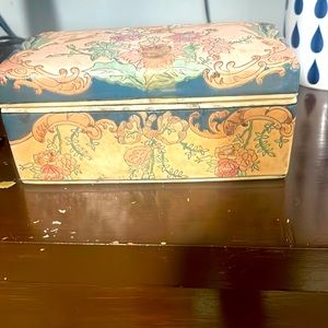 Chinese Porcelain Large Trinket Box Pastel Pink and Blue